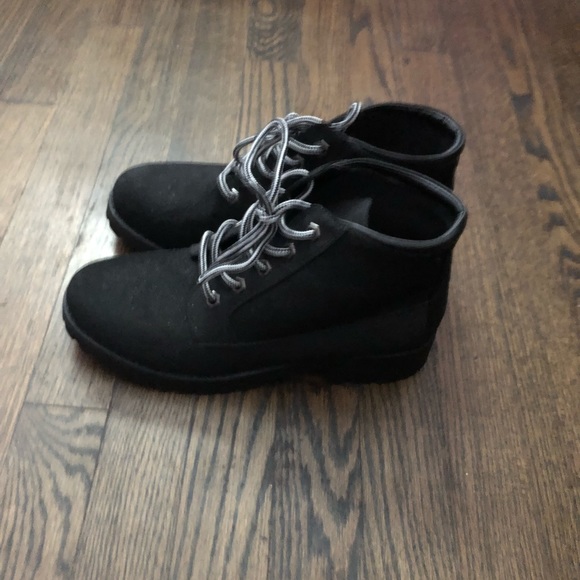 Size 8 - Picture 2 of 3